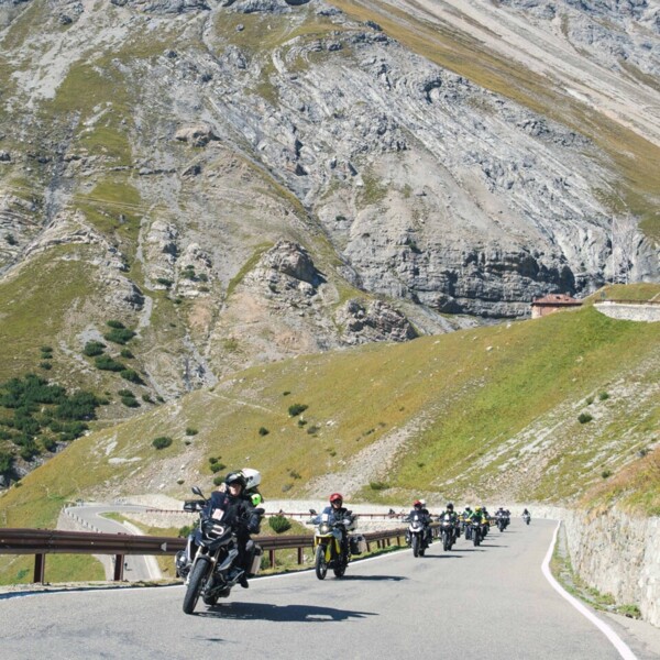 MAESTOSE ALPI TOUR IN MOTO